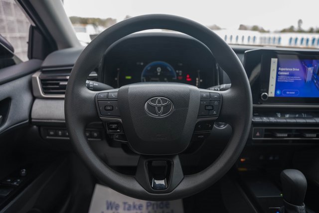 Used 2025 Toyota Camry LE image 32
