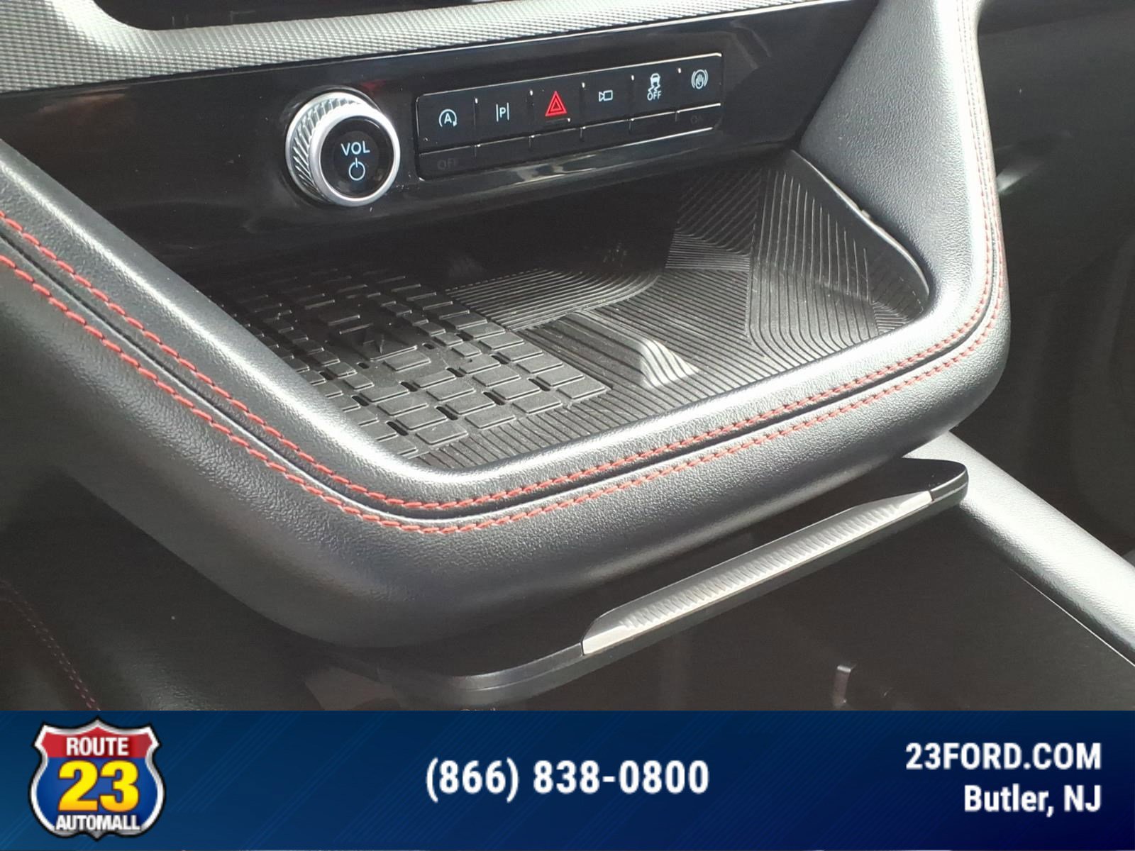 Certified 2025 Ford Explorer ST-Line w/ Premium Package AWD/4WD image 19