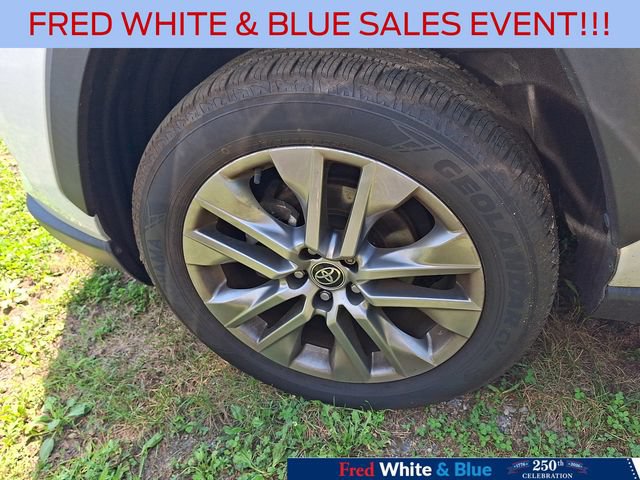 Used 2023 Toyota RAV4 XLE Premium AWD/4WD image 4