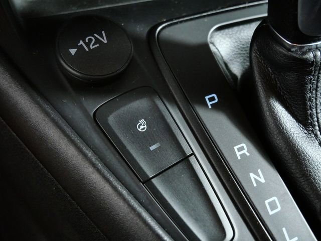 Certified 2018 Ford Focus SE w/ Cold Weather Package FWD image 23