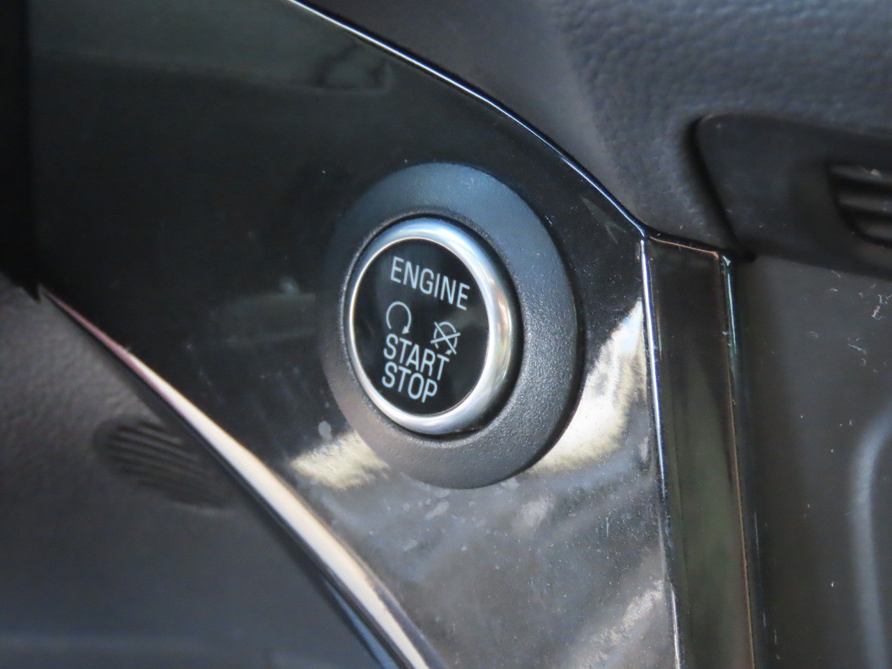 Certified 2017 Ford Escape Titanium FWD image 29