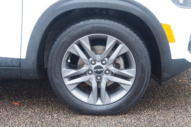 Used 2023 Kia Seltos S w/ Navigation Package FWD image 9