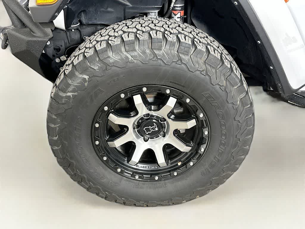 Used 2023 Jeep Gladiator Mojave w/ LED Lighting Group AWD/4WD image 8
