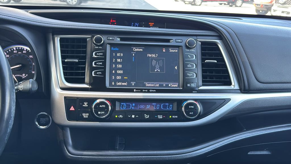 Used 2017 Toyota Highlander SE image 11