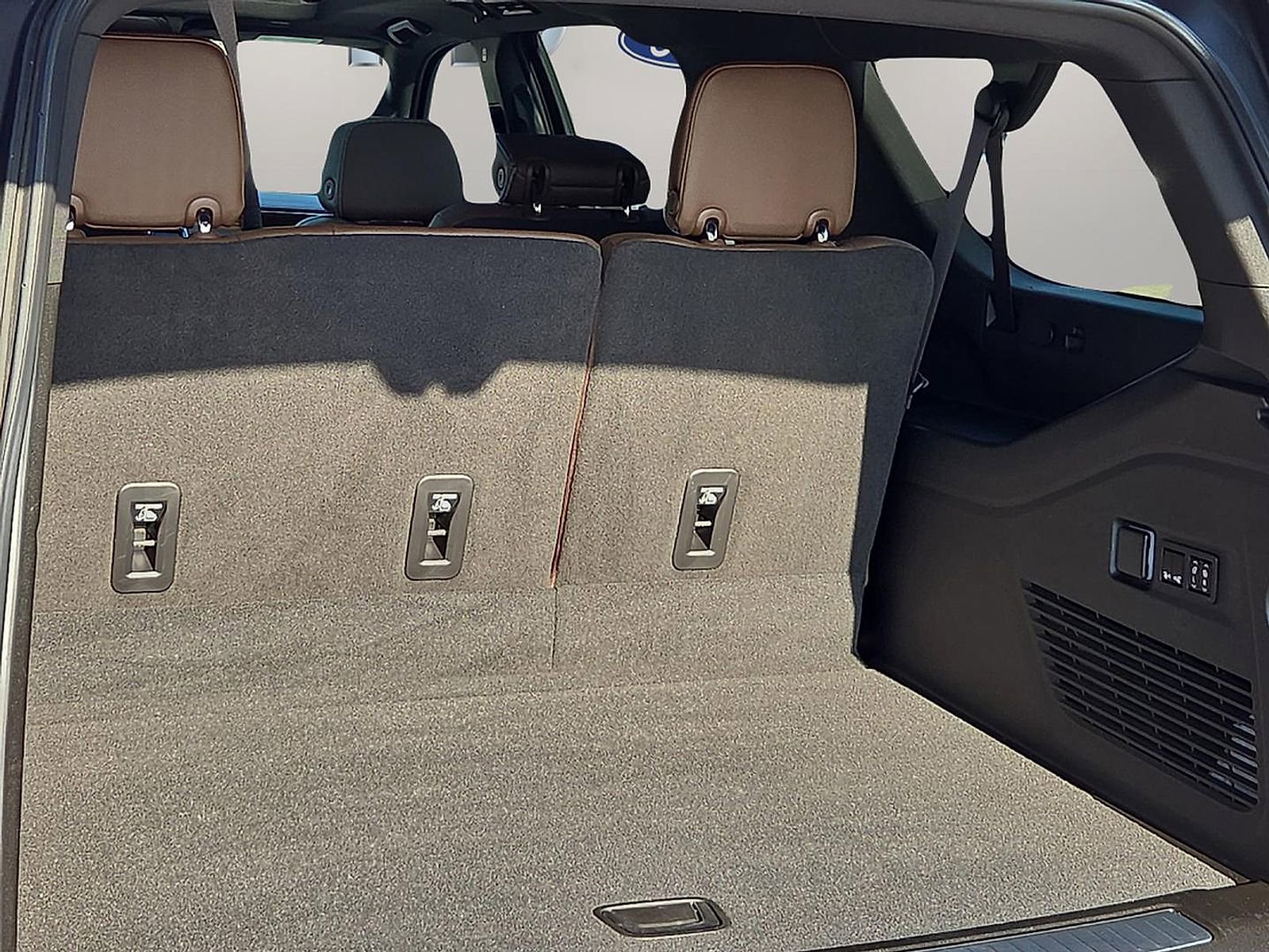 Used 2022 Chevrolet Suburban High Country image 8