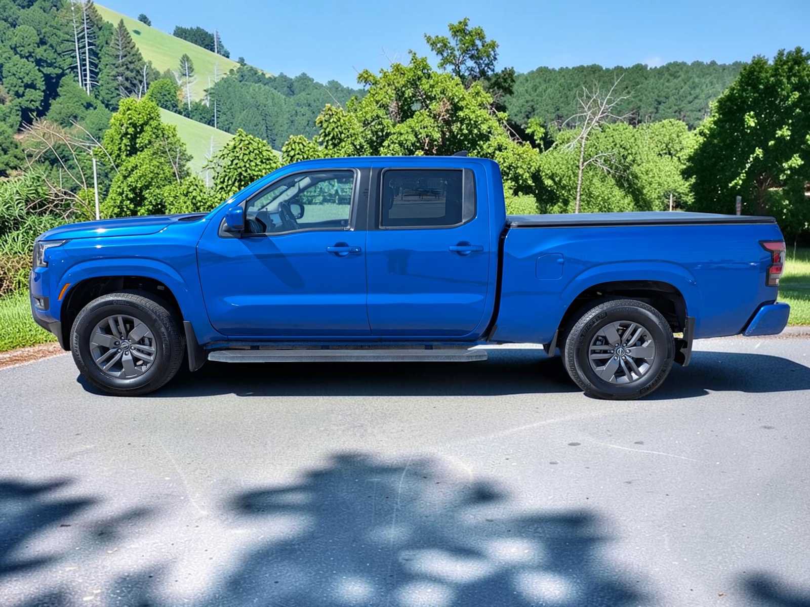 Used 2025 Nissan Frontier SV w/ SV Convenience Package AWD/4WD image 3