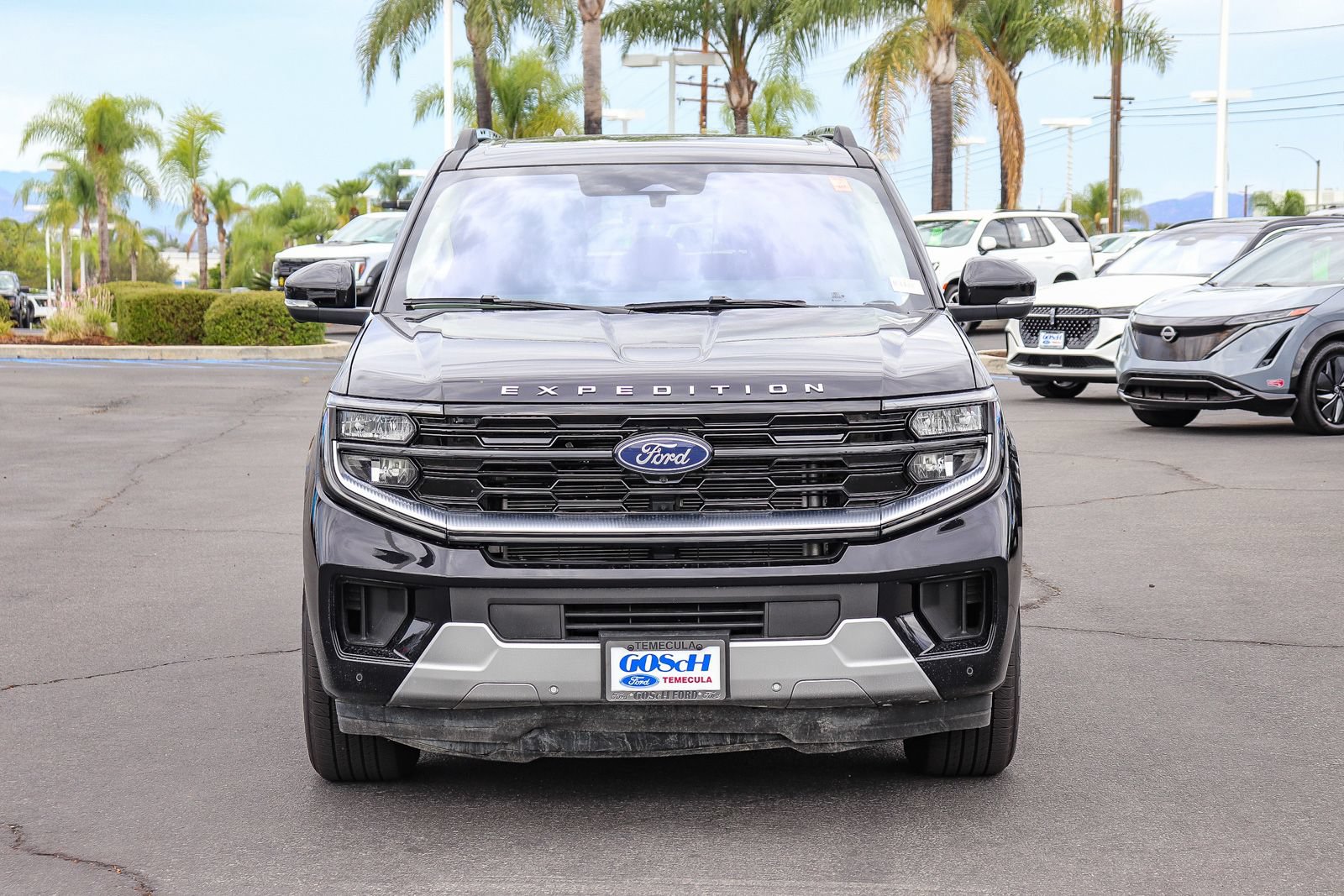 Certified 2025 Ford Expedition Platinum AWD/4WD image 2