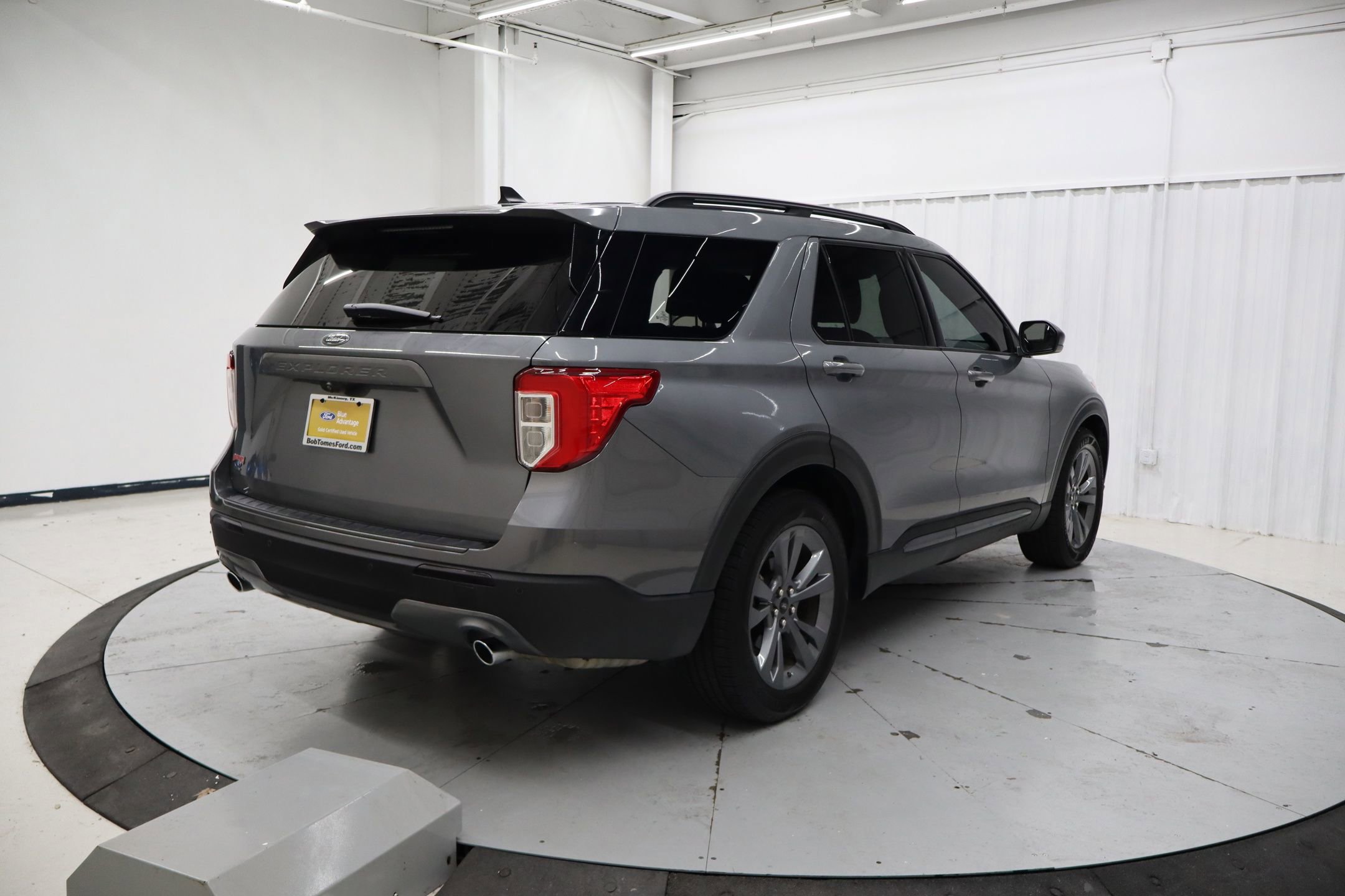 Certified 2022 Ford Explorer XLT w/ Equipment Group 202A image 5