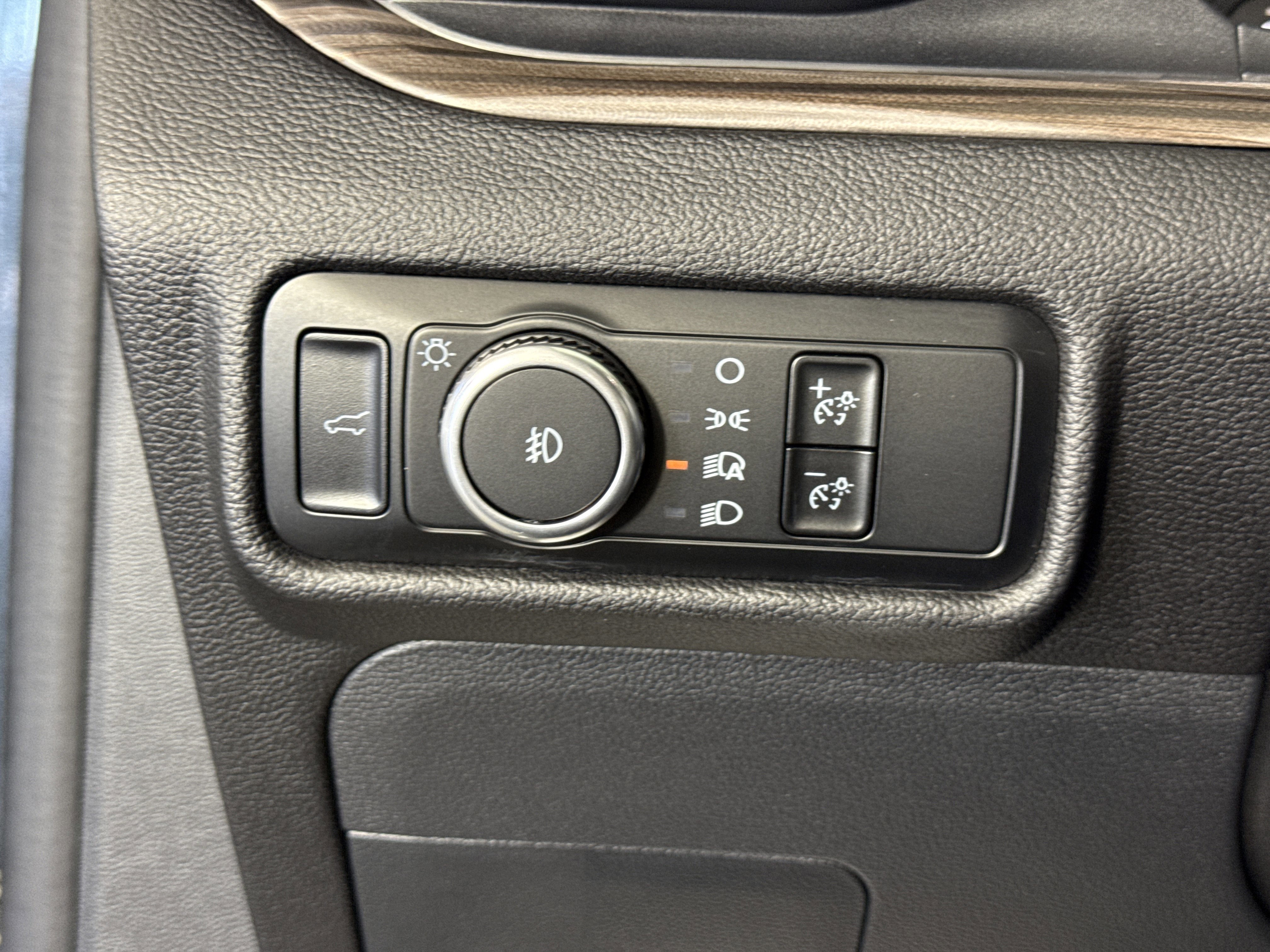 Certified 2023 Ford Explorer Limited w/ Equipment Group 301A image 22