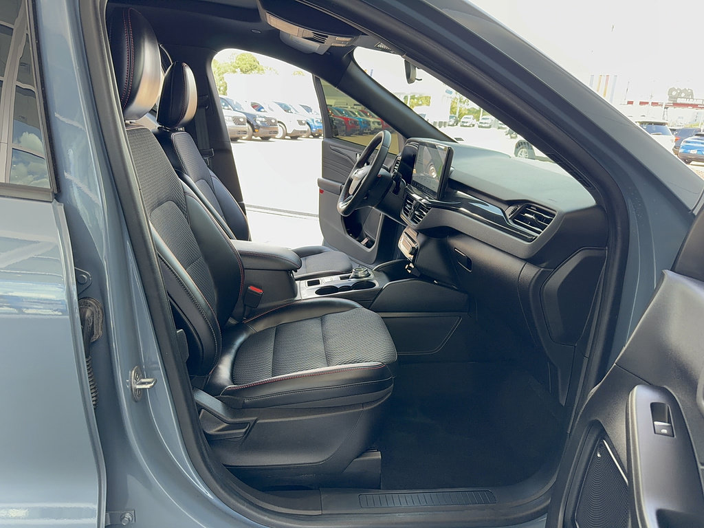 Certified 2023 Ford Escape ST-Line w/ Tech Pack #1 AWD/4WD image 13
