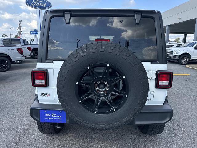 Used 2019 Jeep Wrangler Unlimited Sahara w/ Cold Weather Group AWD/4WD image 6