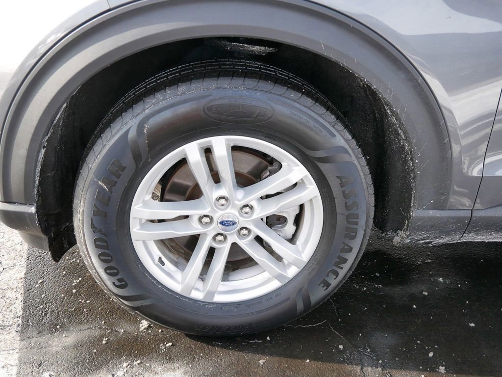 Certified 2022 Ford Explorer XLT w/ Equipment Group 202A image 6