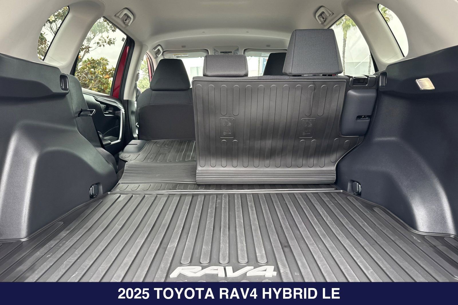 Used 2025 Toyota RAV4 LE AWD/4WD image 17