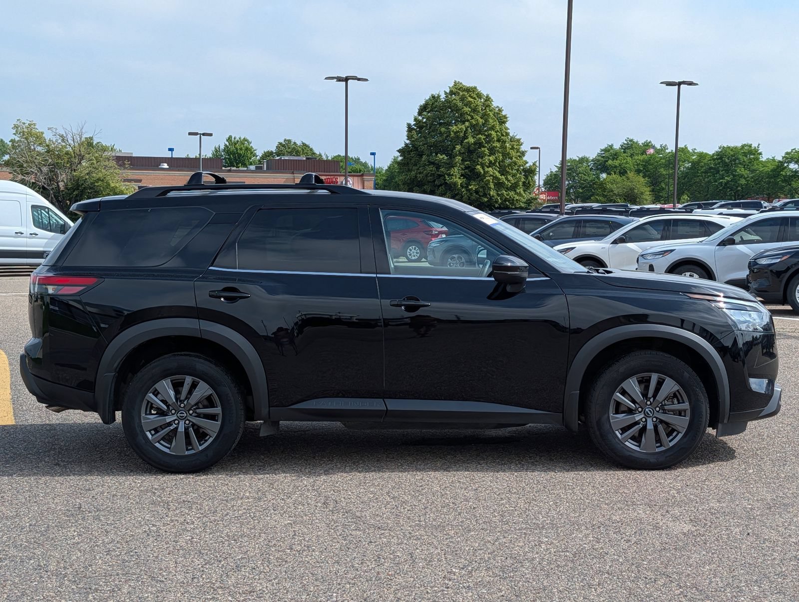 Used 2023 Nissan Pathfinder SV w/ Black Appearance Package AWD/4WD image 8