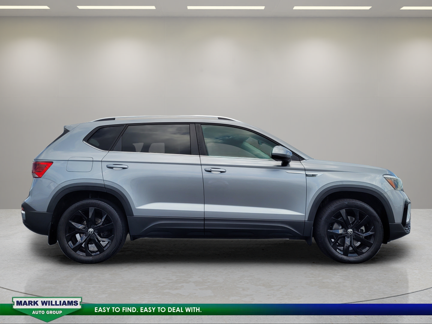 Used 2022 Volkswagen Taos SE FWD image 2