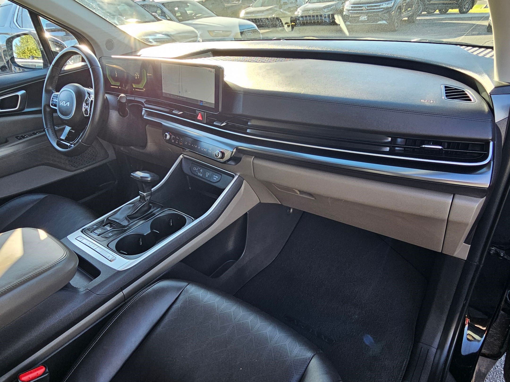 Used 2025 Kia Carnival FWD image 43