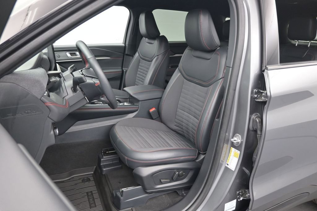 Certified 2025 Ford Explorer ST-Line RWD image 19