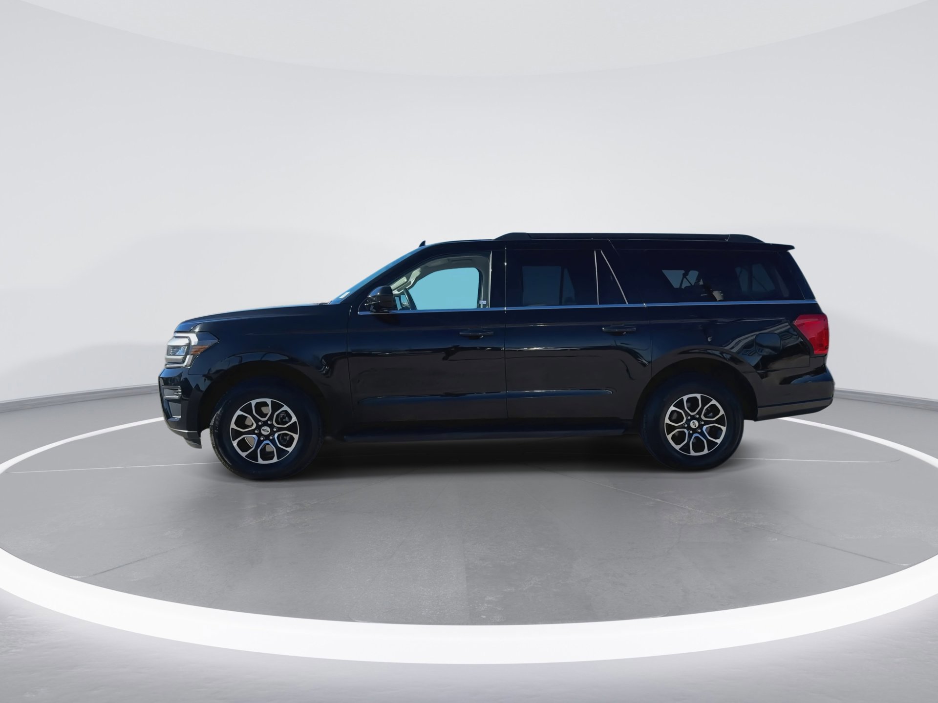 Certified 2024 Ford Expedition Max XLT image 8