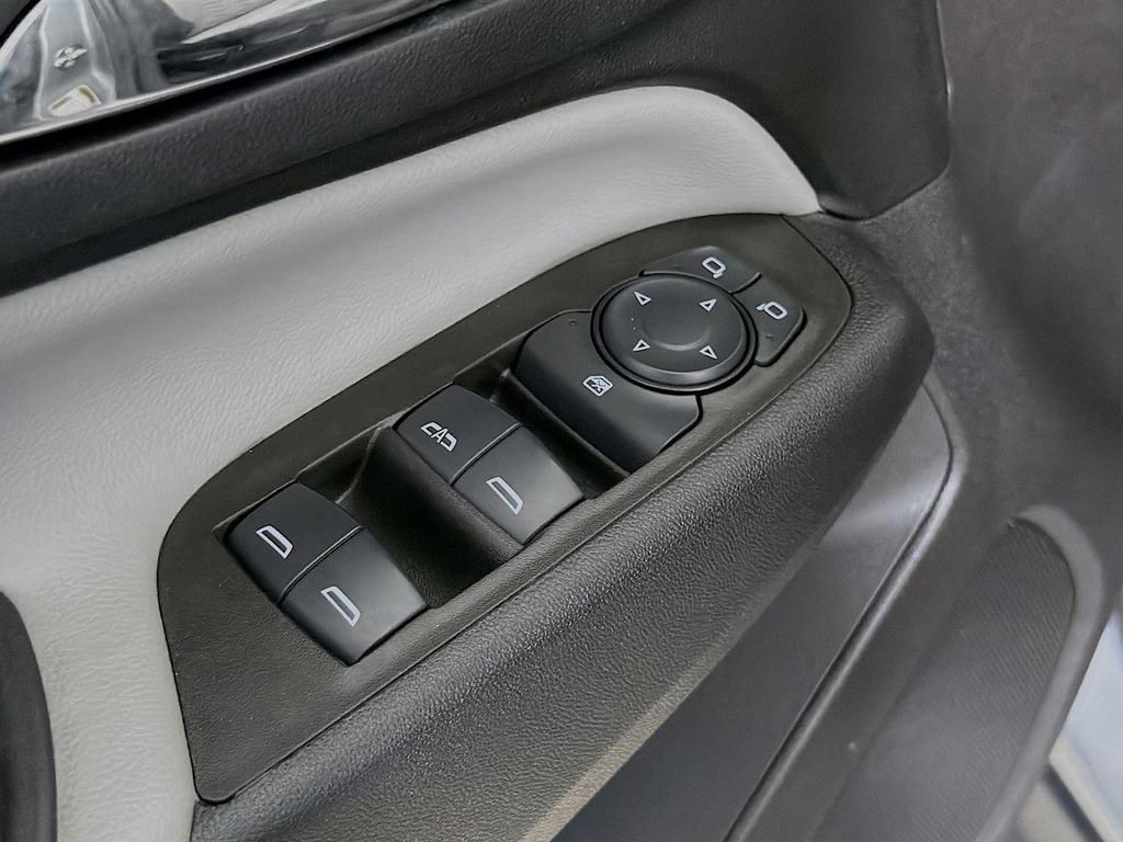 Used 2024 Chevrolet Equinox LS FWD image 21