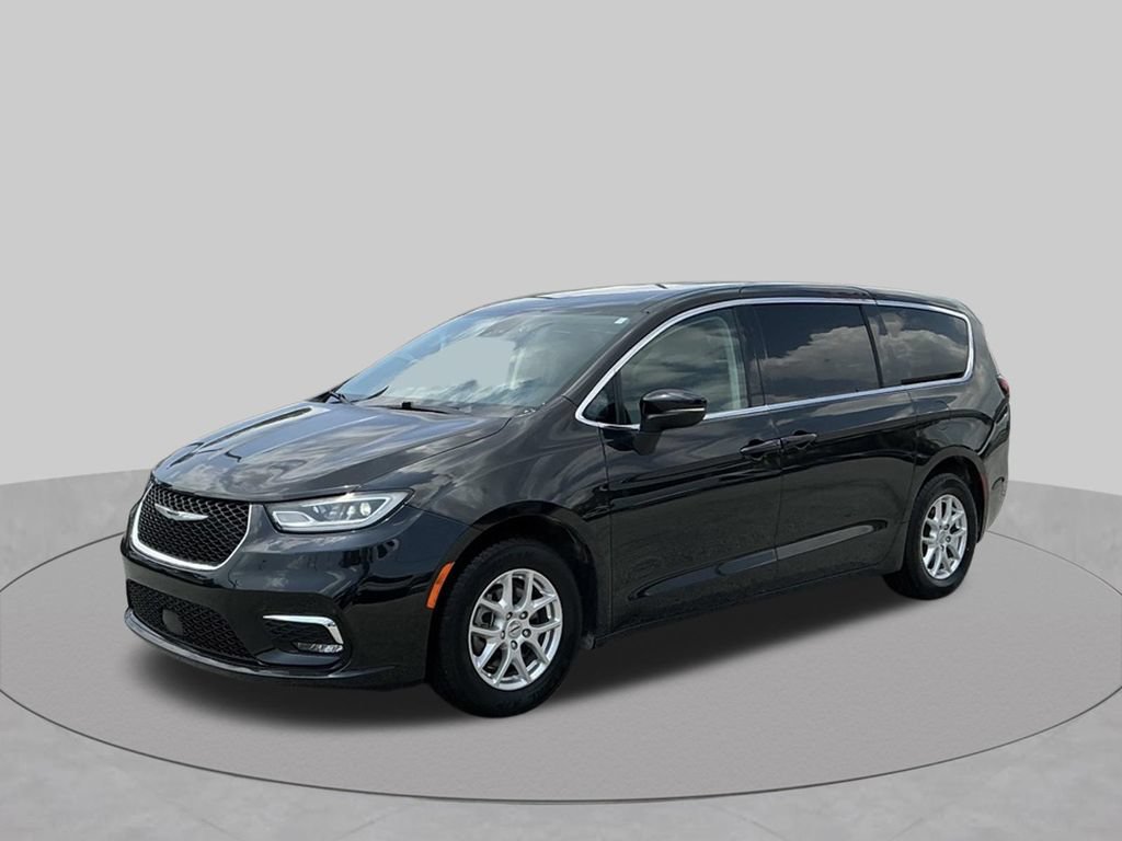 Used 2023 Chrysler Pacifica Touring-L FWD image 2
