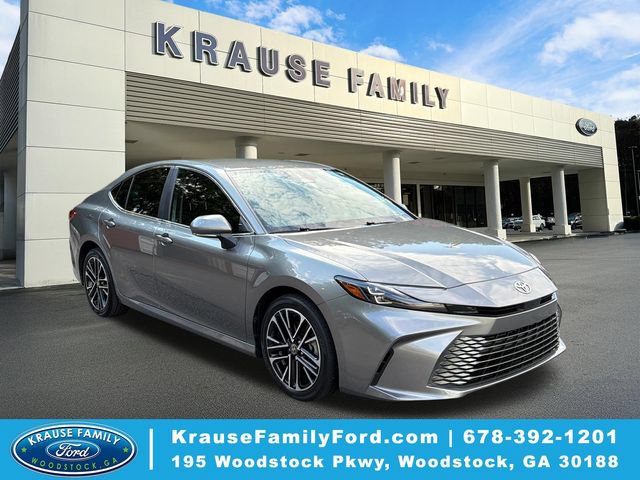 Used 2025 Toyota Camry XLE FWD image 1