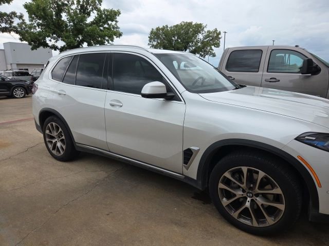 Used 2024 BMW X5 sDrive40i w/ Premium Package RWD image 3