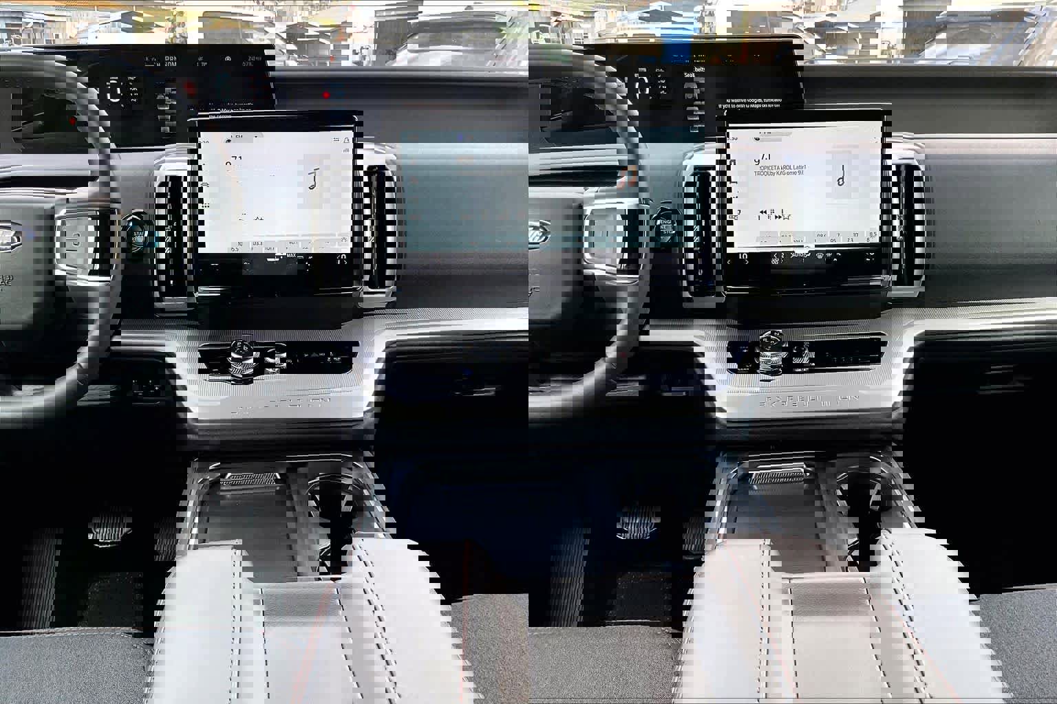 Certified 2025 Ford Expedition Active image 6