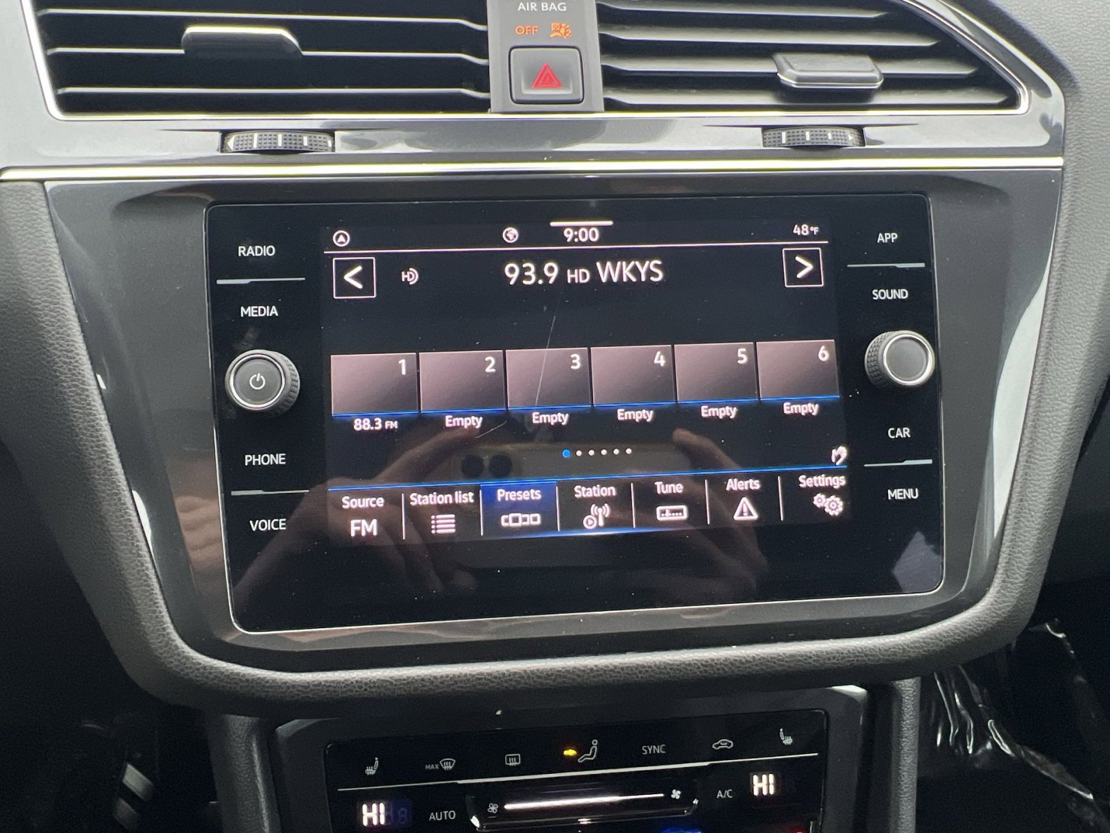 Used 2022 Volkswagen Tiguan SE image 18