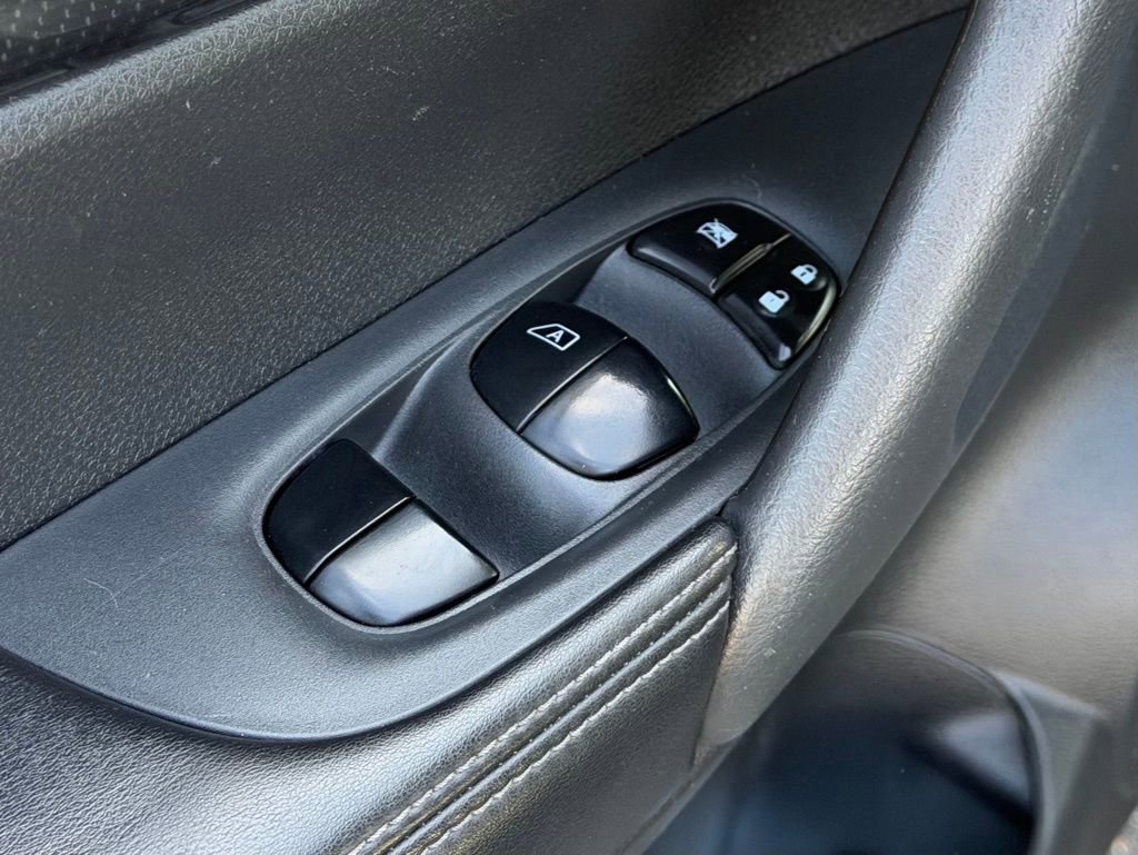 Used 2018 Nissan Rogue SL w/ Premium Package FWD image 15
