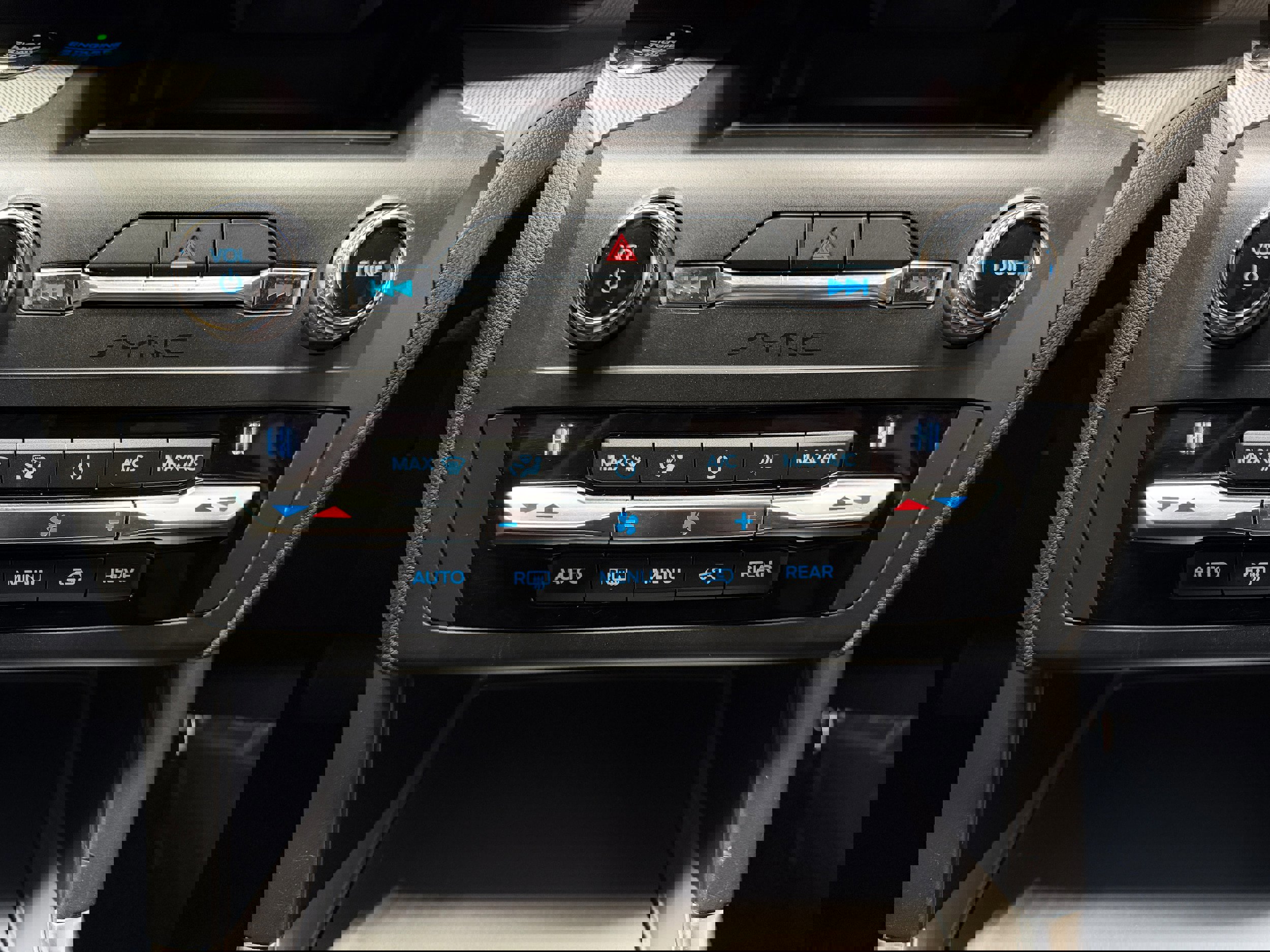 Certified 2020 Ford Explorer XLT w/ Equipment Group 202A image 25