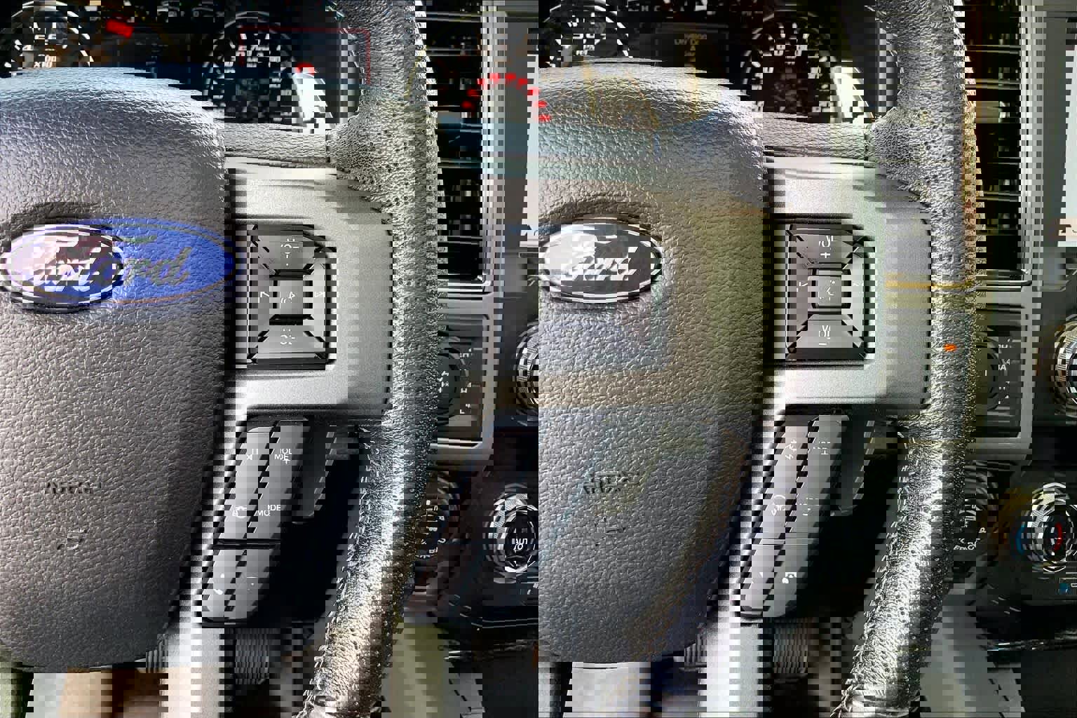 Certified 2019 Ford F150 Raptor w/ Equipment Group 802A Luxury image 24