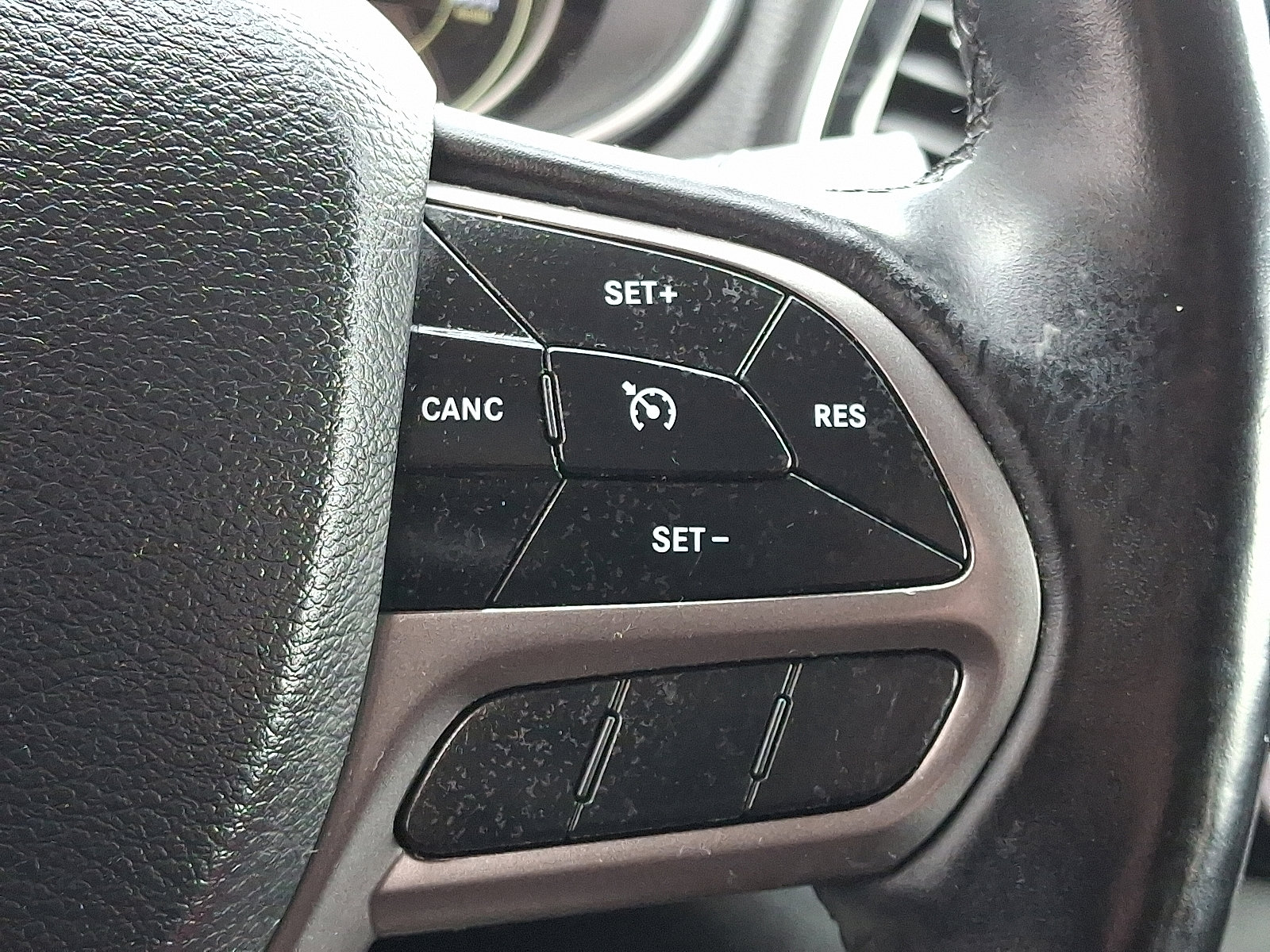 Used 2020 Jeep Cherokee Limited image 26