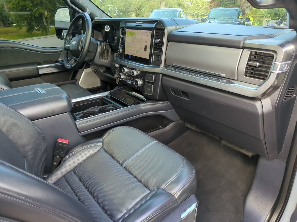 Certified 2025 Ford F250 Platinum w/ FX4 Off-Road Package AWD/4WD image 13