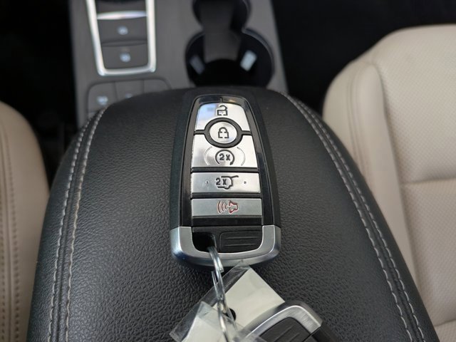 Certified 2022 Ford Escape Titanium w/ Class II Trailer Tow Package image 32