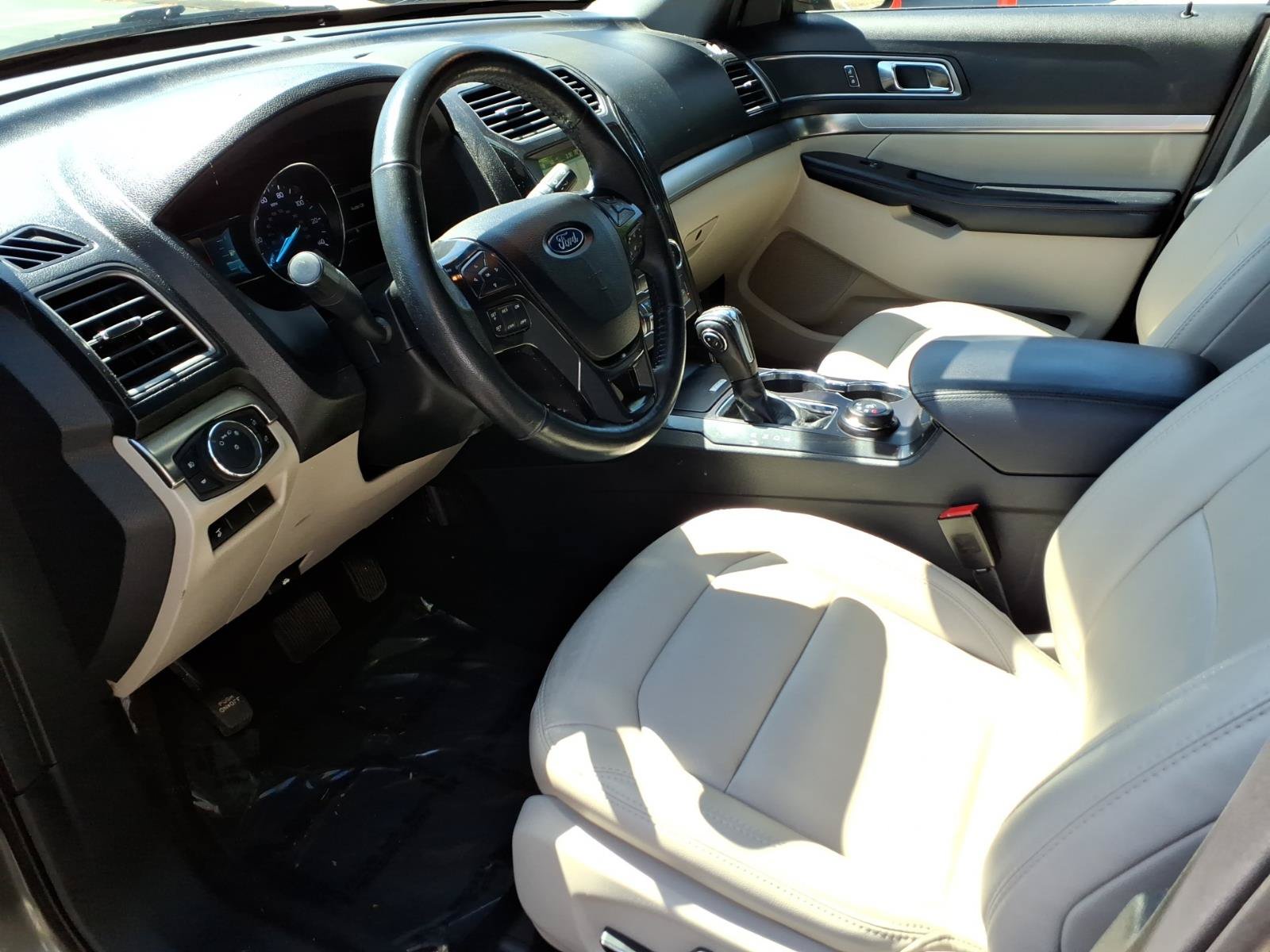 Certified 2018 Ford Explorer XLT w/ Equipment Group 202A AWD/4WD image 11