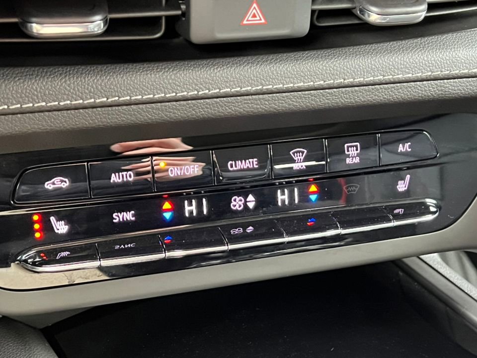 Used 2023 Buick Envision Essence w/ Technology Package I image 32