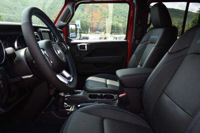 Used 2023 Jeep Wrangler Unlimited Rubicon 4xe w/ Cold Weather Group AWD/4WD image 10