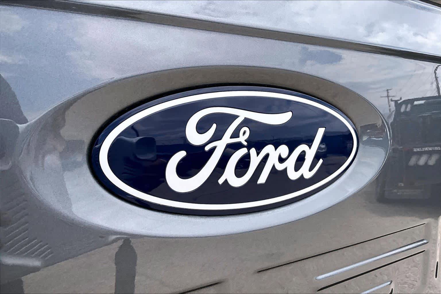 Certified 2024 Ford F150 Platinum w/ Equipment Group 703A Plus AWD/4WD image 30