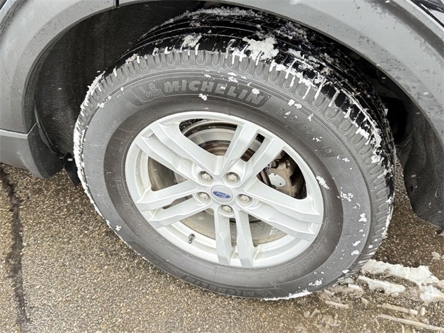 Certified 2021 Ford Explorer XLT w/ Equipment Group 202A image 5