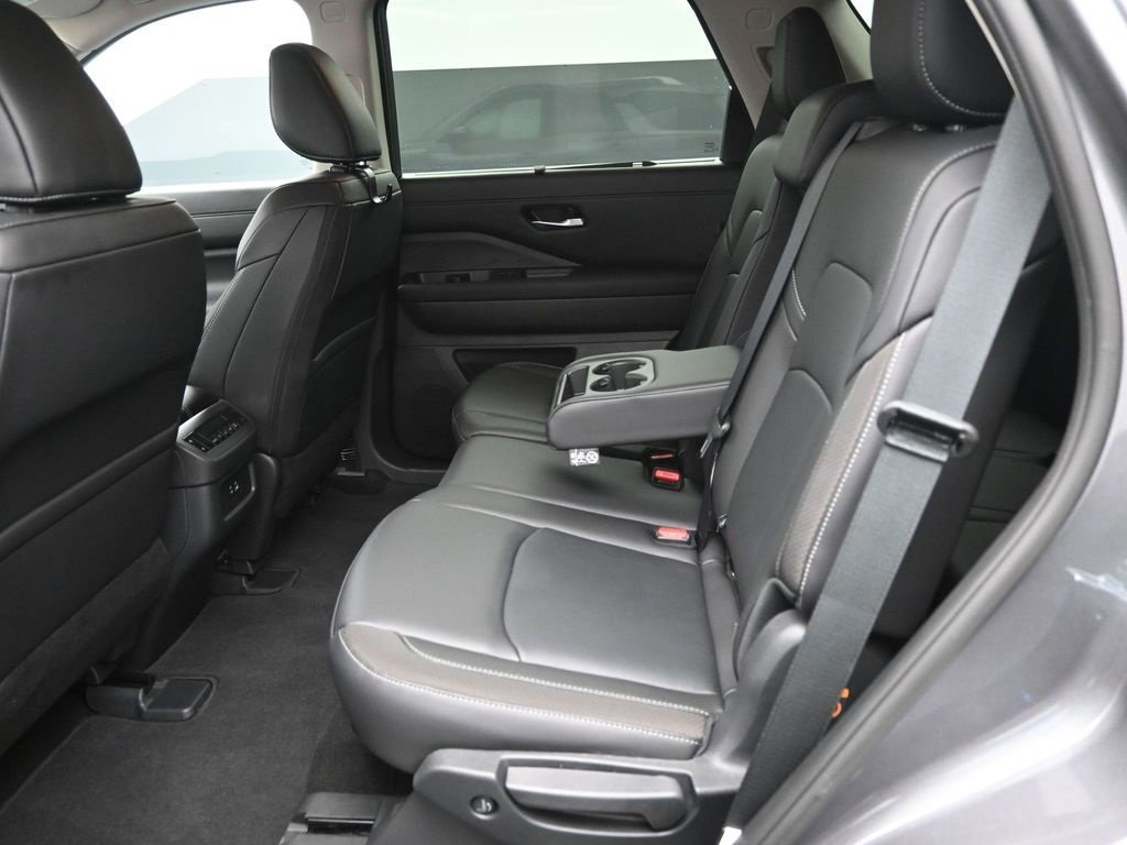 Used 2025 Nissan Pathfinder SL image 28