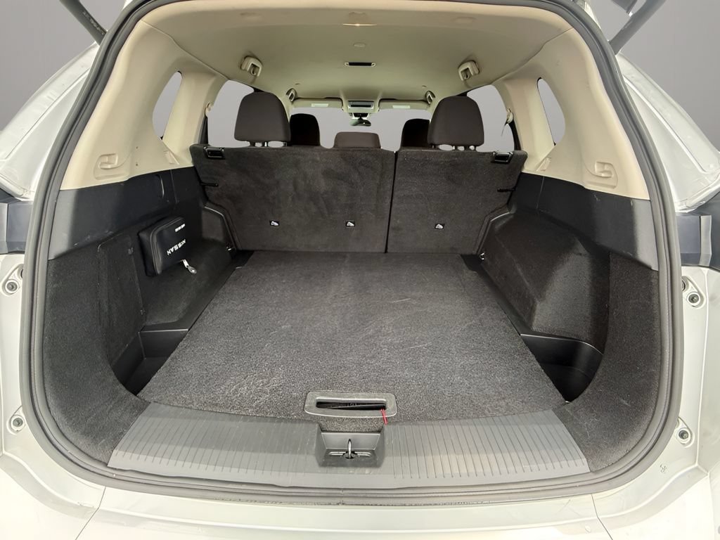 Used 2024 Nissan Rogue SV AWD/4WD image 16