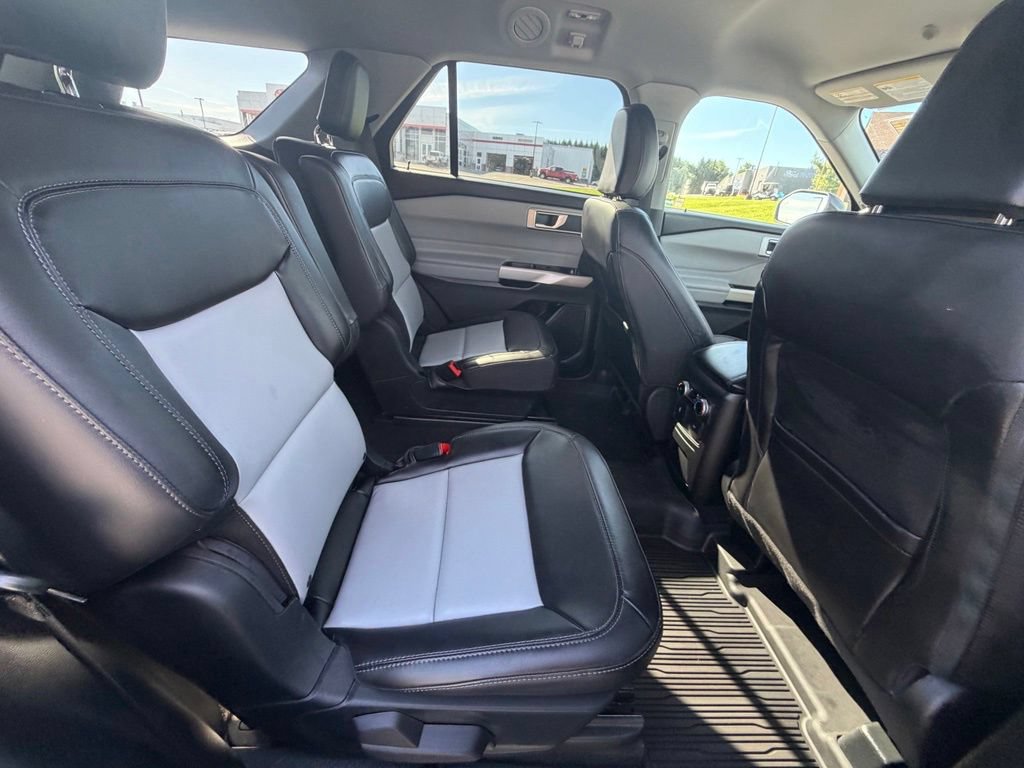 Certified 2023 Ford Explorer XLT w/ Equipment Group 202A AWD/4WD image 38