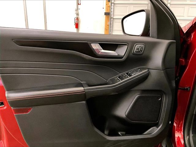 Certified 2022 Ford Escape SEL w/ SEL Stealth AWD Package image 22