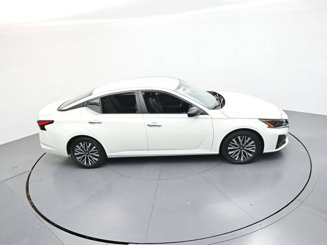 Used 2025 Nissan Altima 2.5 SV FWD image 40