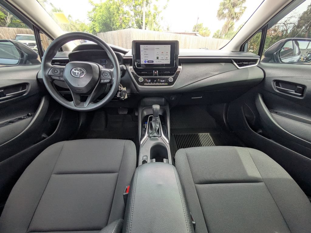Used 2025 Toyota Corolla LE FWD image 15