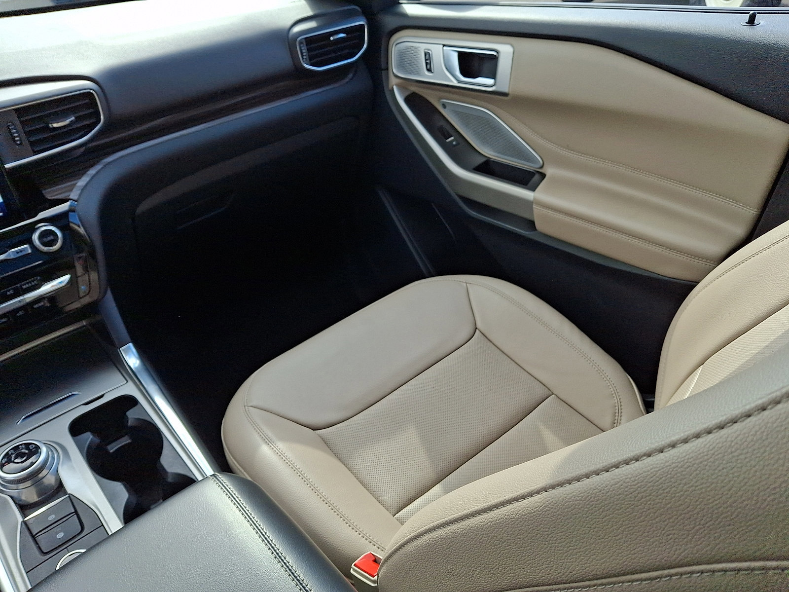 Certified 2022 Ford Explorer Limited w/ Limited Technology Package image 16