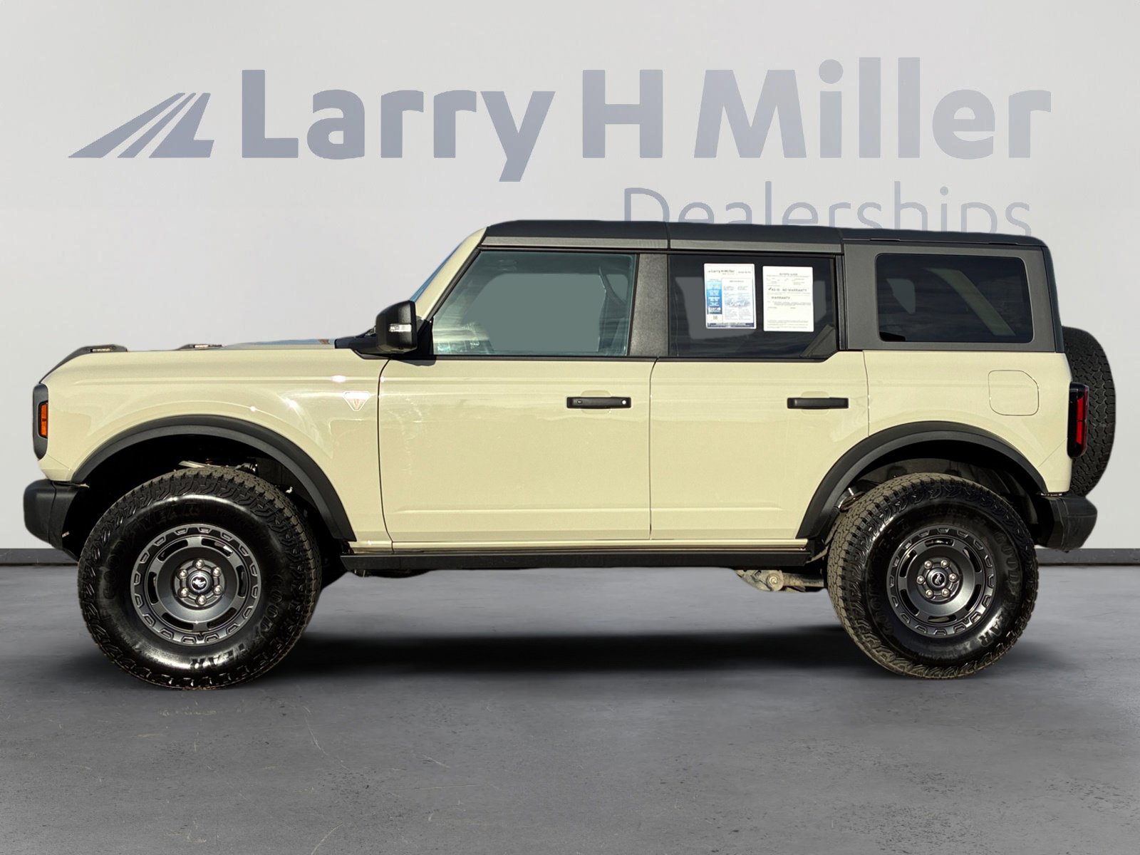 Certified 2025 Ford Bronco Badlands image 2