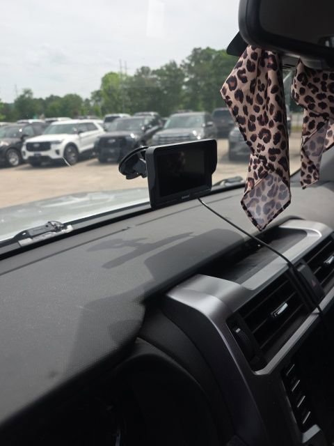 Used 2022 Toyota 4Runner SR5 AWD/4WD image 11