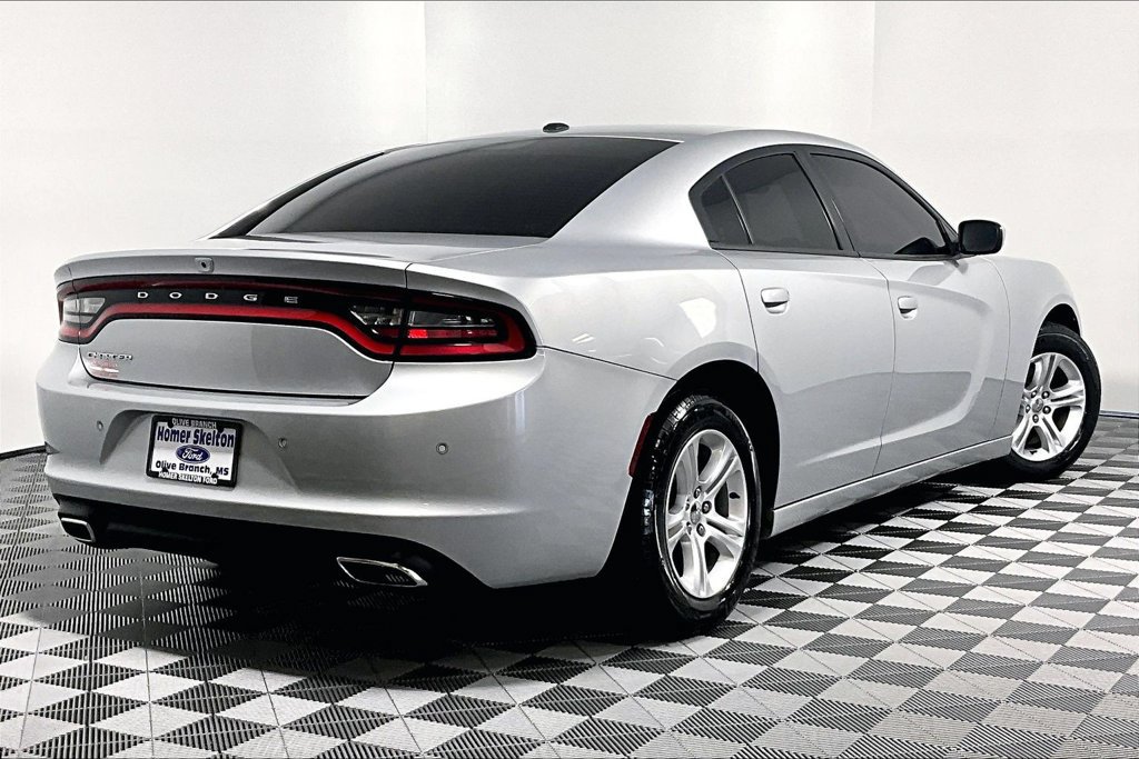 Used 2020 Dodge Charger SXT RWD image 12