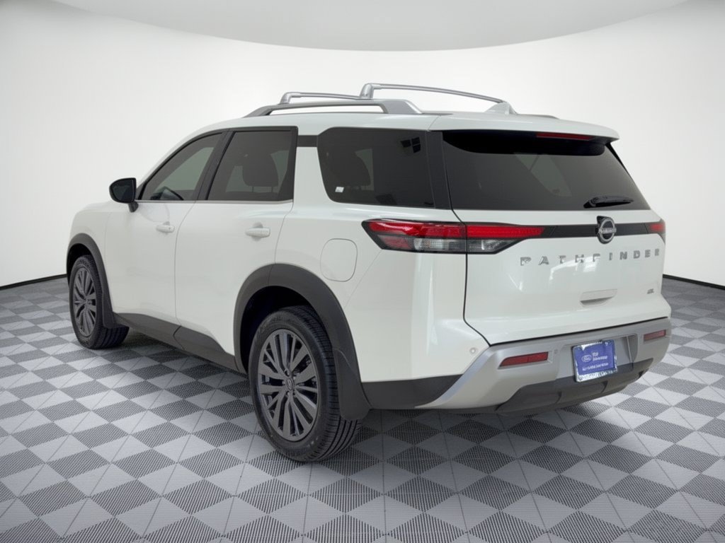 Used 2024 Nissan Pathfinder SL w/ SL Premium Package FWD image 3